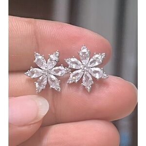 Low start✨Elegant Silver flower Earrings